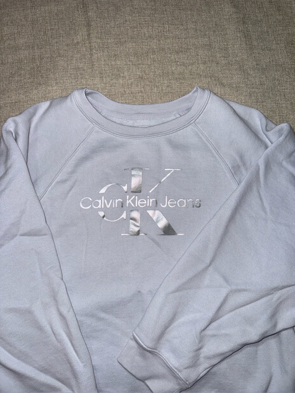 Calvin Klein Jeans Women’s XL Metallic Silver CK Logo Sweatshirt Lavender Pastel - Picture 3 of 9
